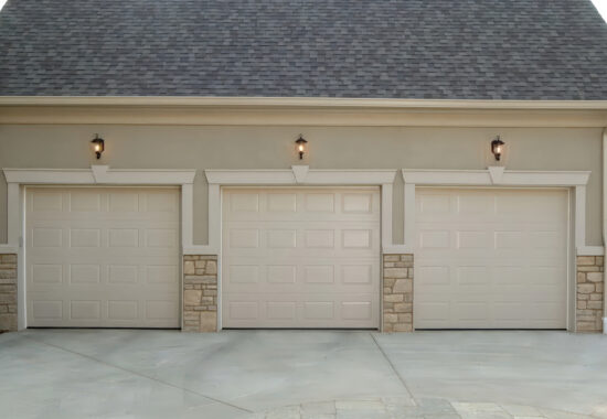 Garage Door Company Serving Syracuse and Enchanted Hill, IN